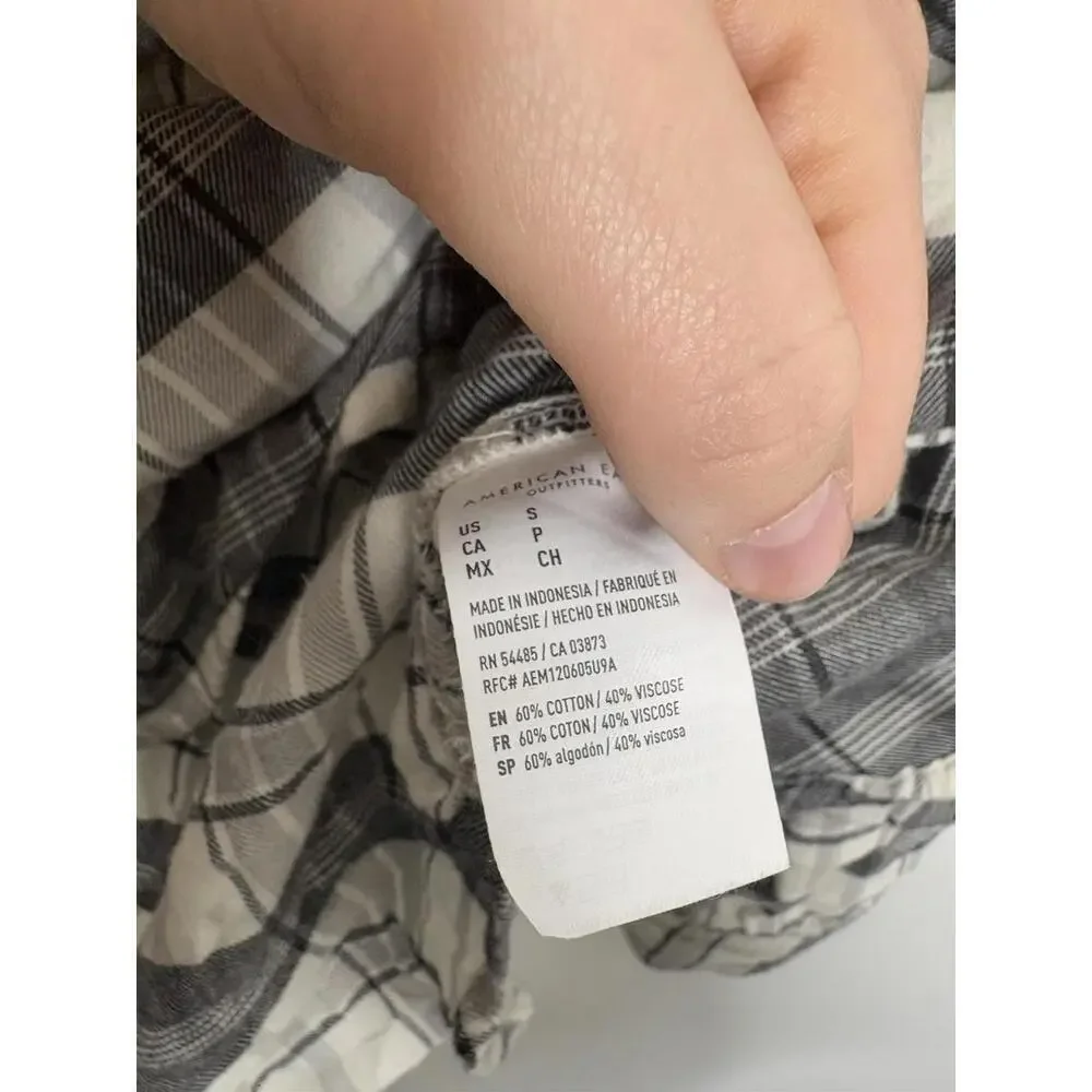 American Eagle Shirt Womens Small This Feels Seriously Lived In Plaid Snap Close
